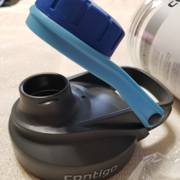 Contigo's Shake & Go Fit shaker bottle with gym storage, 24 ounces - Picture 4 of 10